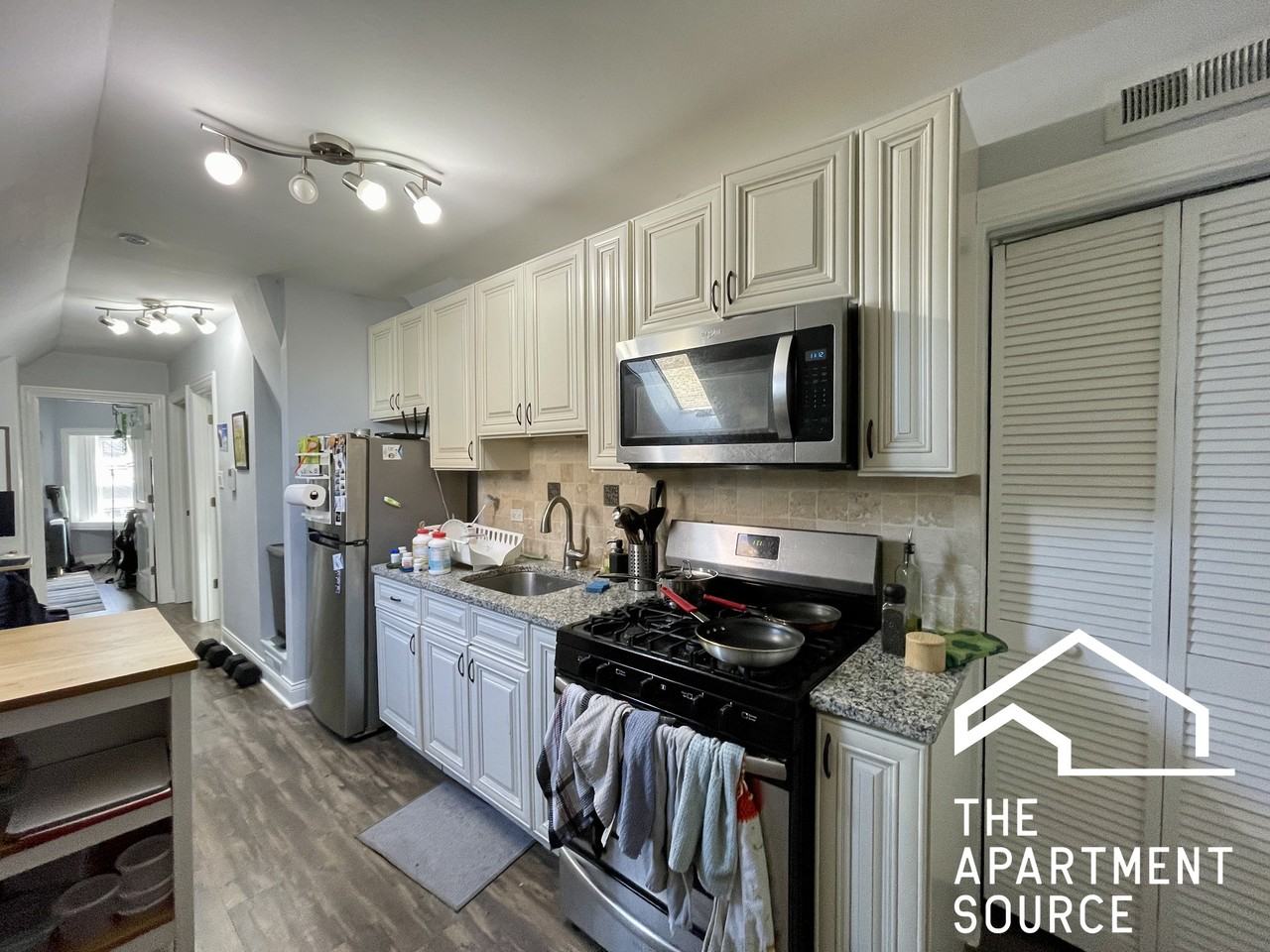 2824 N Ridgeway Ave #3 - Photo 3 of 19