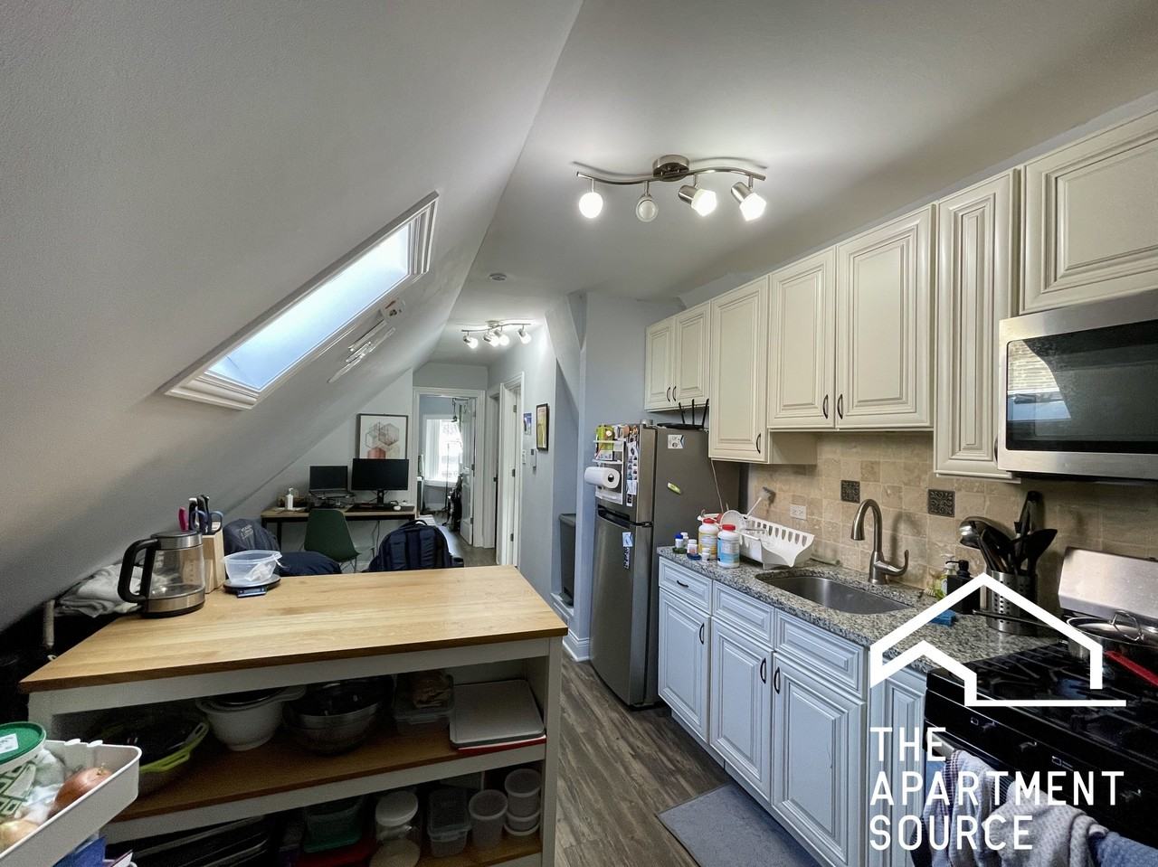 2824 N Ridgeway Ave #3 - Photo 4 of 19