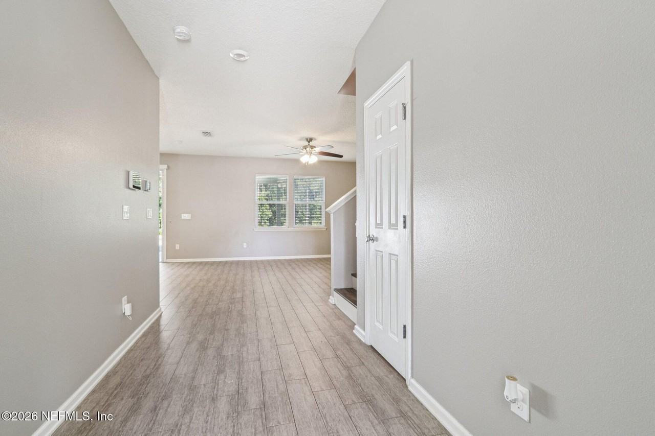 404 Hepburn Rd - Photo 4 of 36