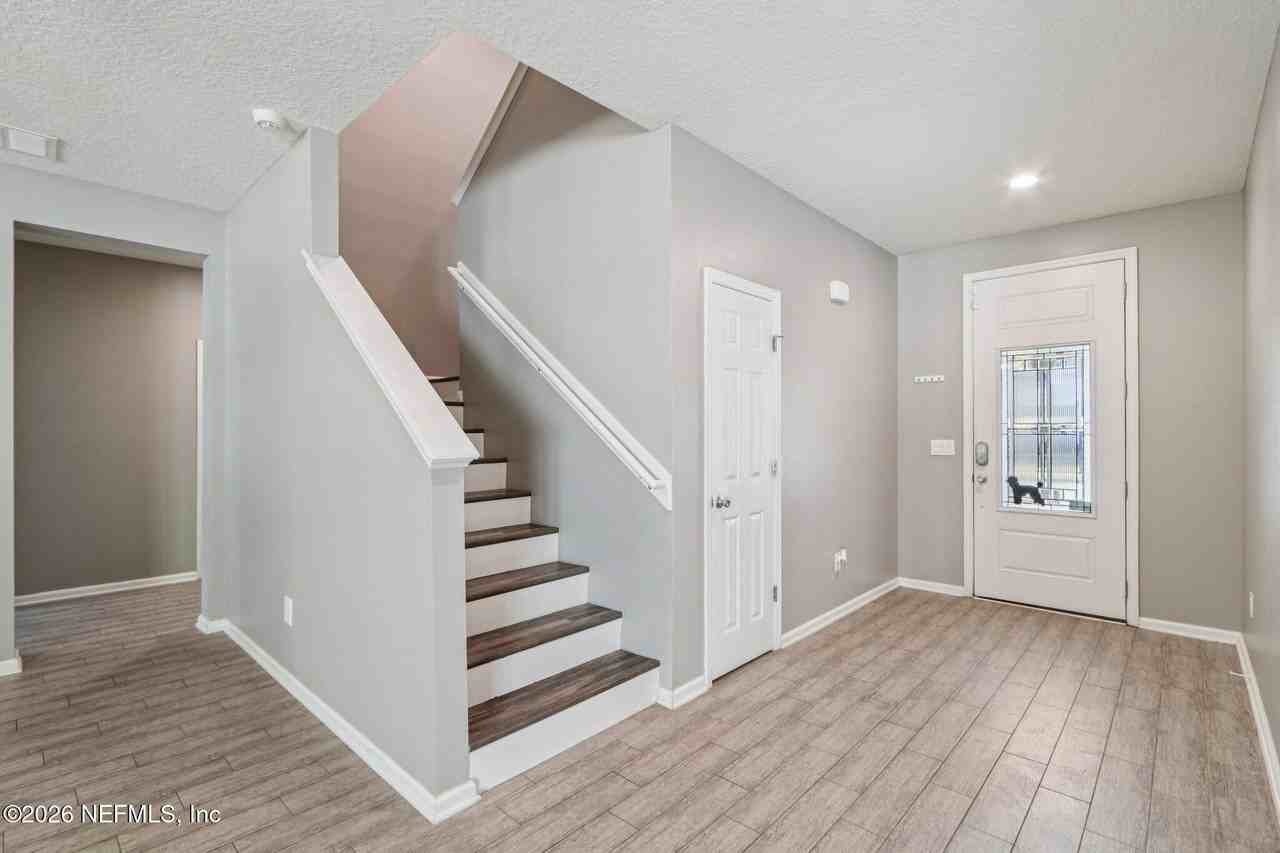 404 Hepburn Rd - Photo 5 of 36