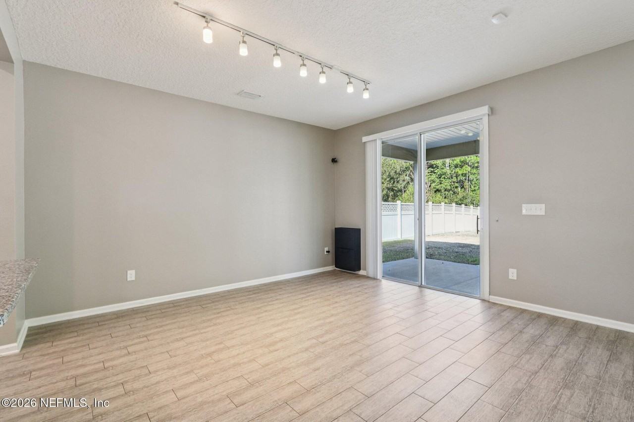 404 Hepburn Rd - Photo 7 of 36