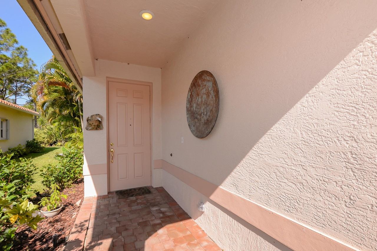 329 Nw Treeline Trce - Photo 4 of 49