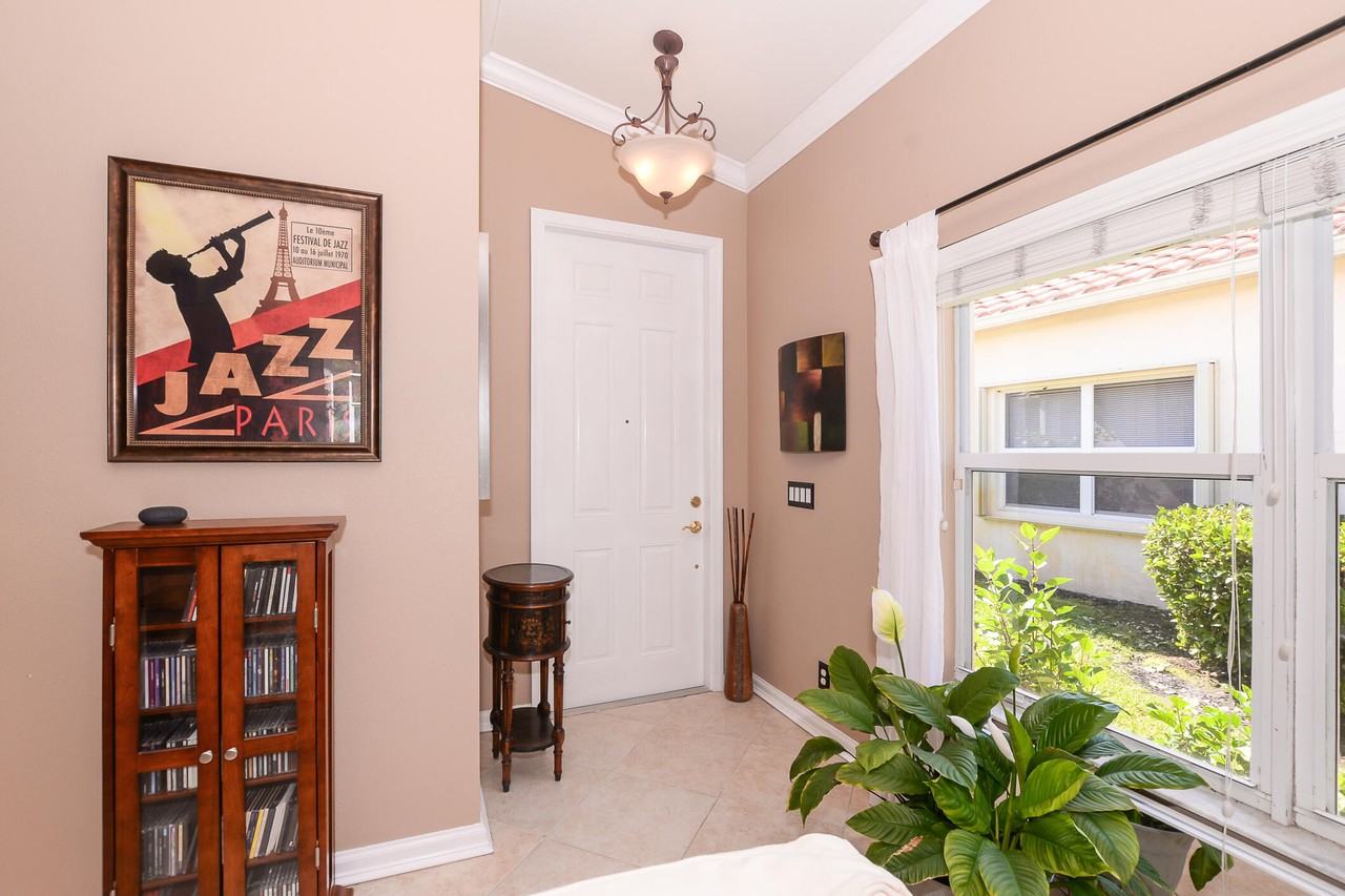 329 Nw Treeline Trce - Photo 5 of 49