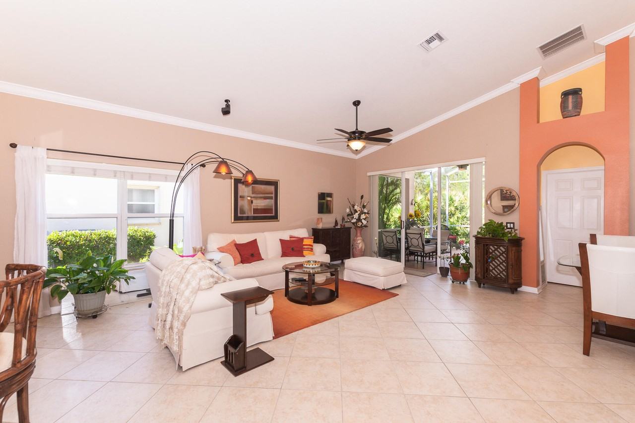 329 Nw Treeline Trce - Photo 7 of 49