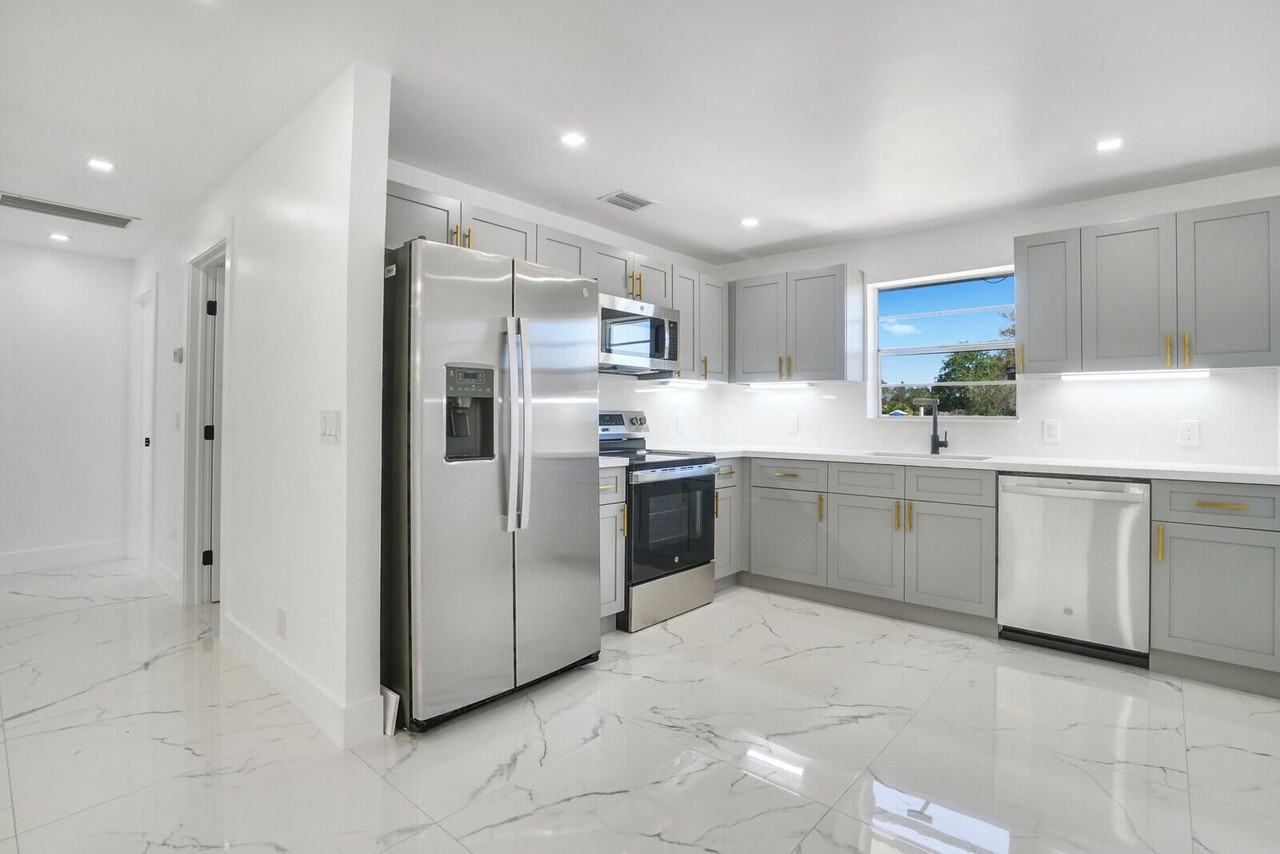 4098 Linda Ln - Photo 5 of 16