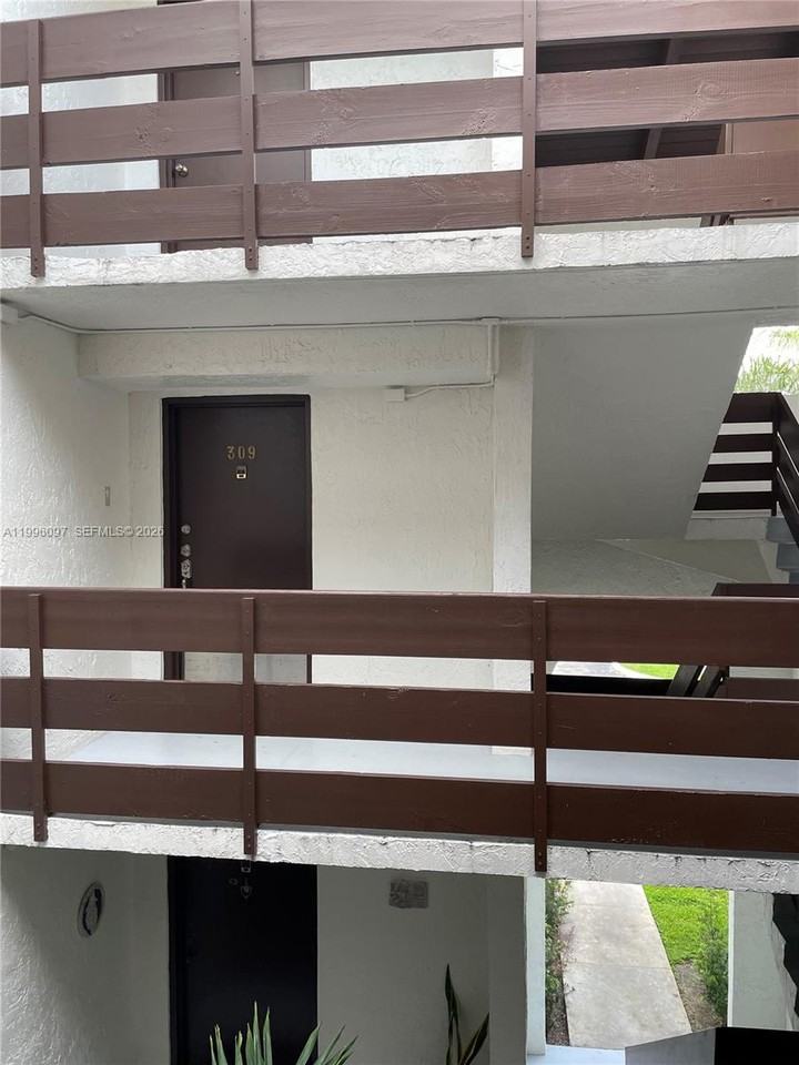 9140 Sw 123rd Ct ##309 - Photo 2 of 11