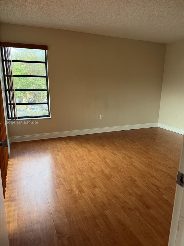 9140 Sw 123rd Ct ##309 - Photo 5 of 11