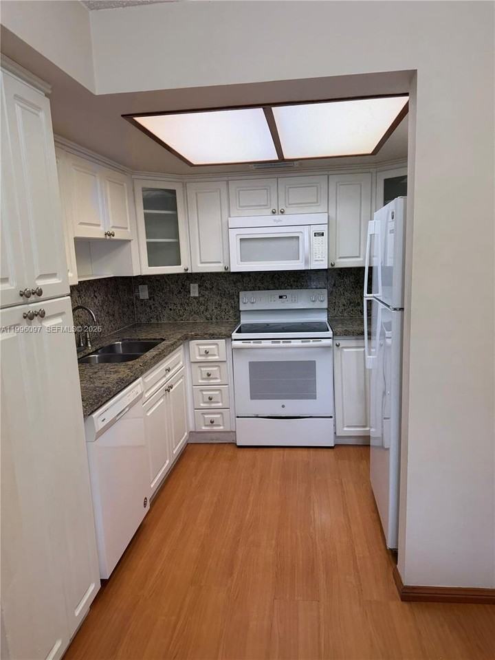 9140 Sw 123rd Ct ##309 - Photo 7 of 11