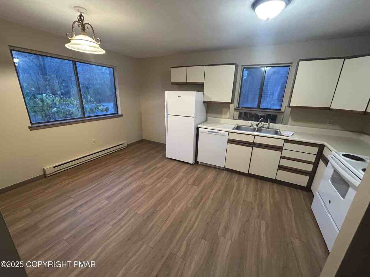 233 Sedburgh Ct - Photo 3 of 14