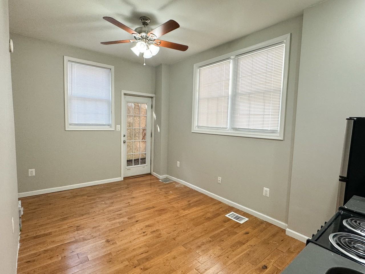 330 S 17th St #1R - Photo 3 of 8