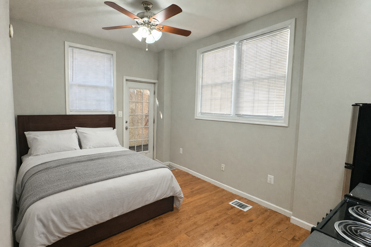 330 S 17th St #1R - Photo 4 of 8