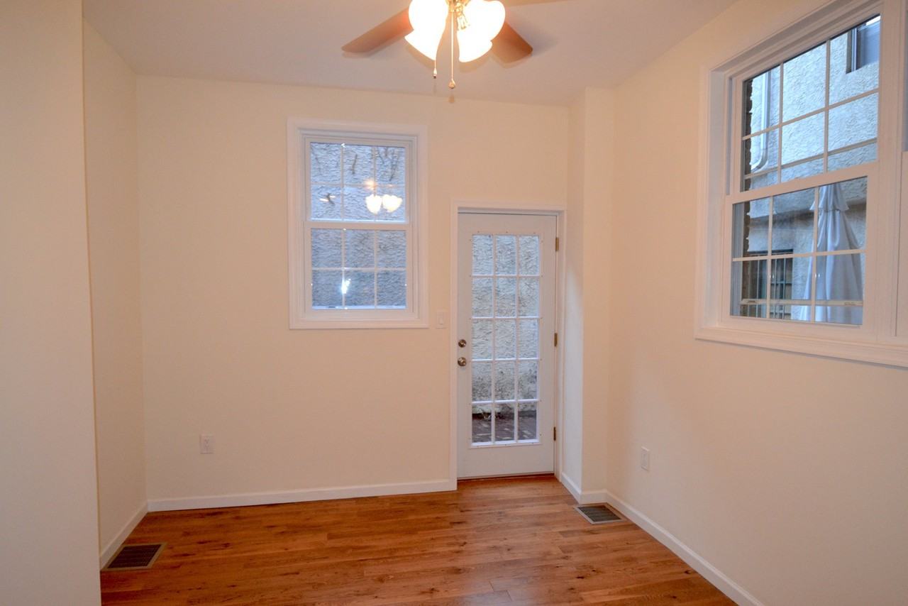 330 S 17th St #1R - Photo 6 of 8