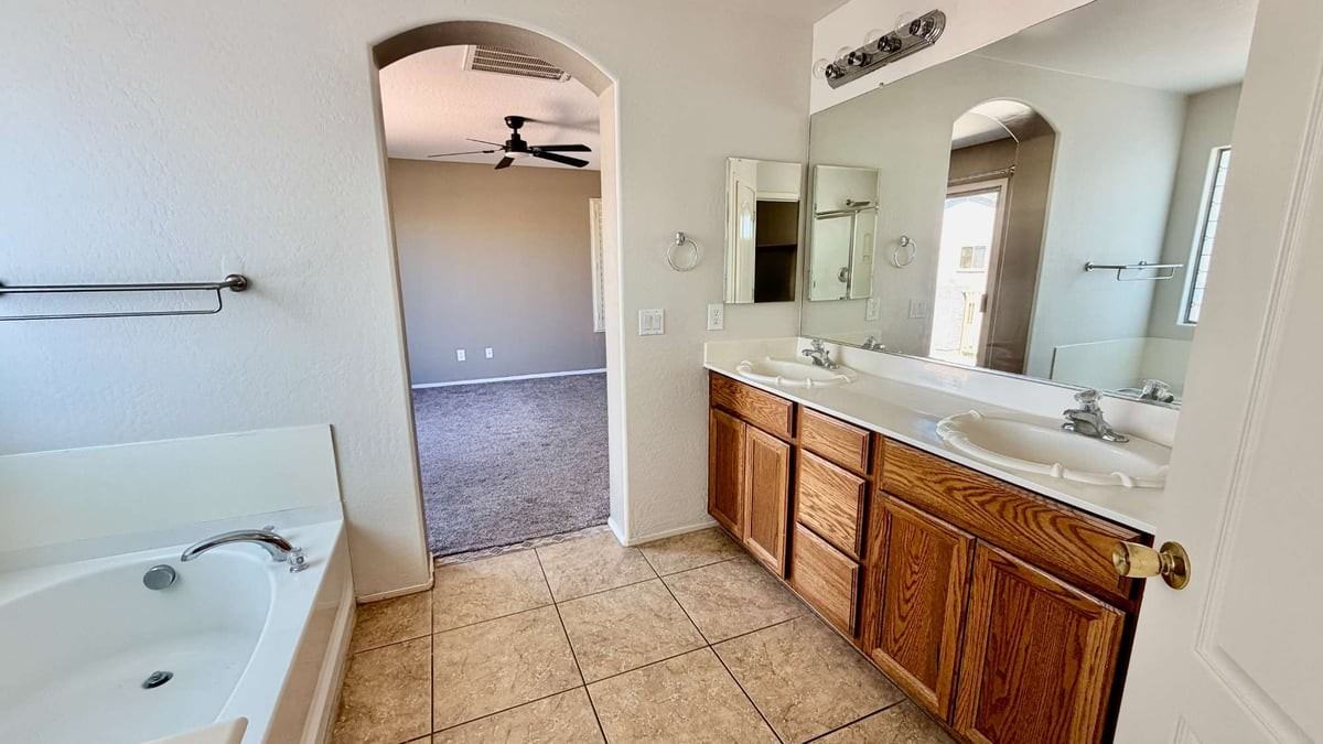 21054 N Sansom Dr - Photo 4 of 27