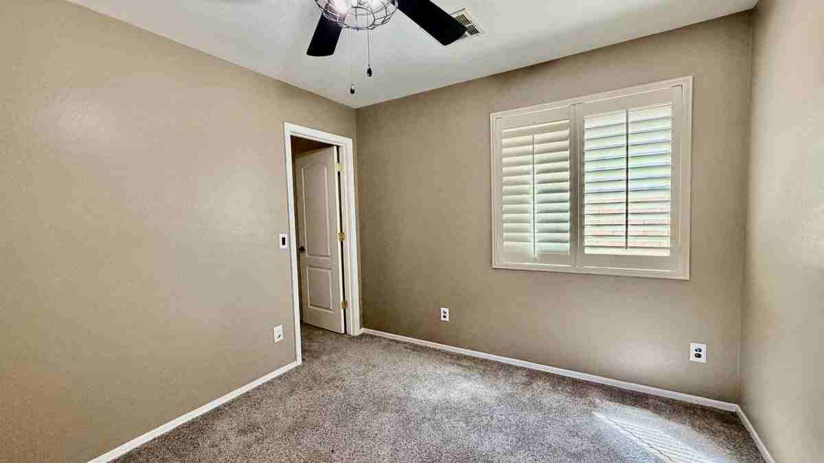 21054 N Sansom Dr - Photo 5 of 27