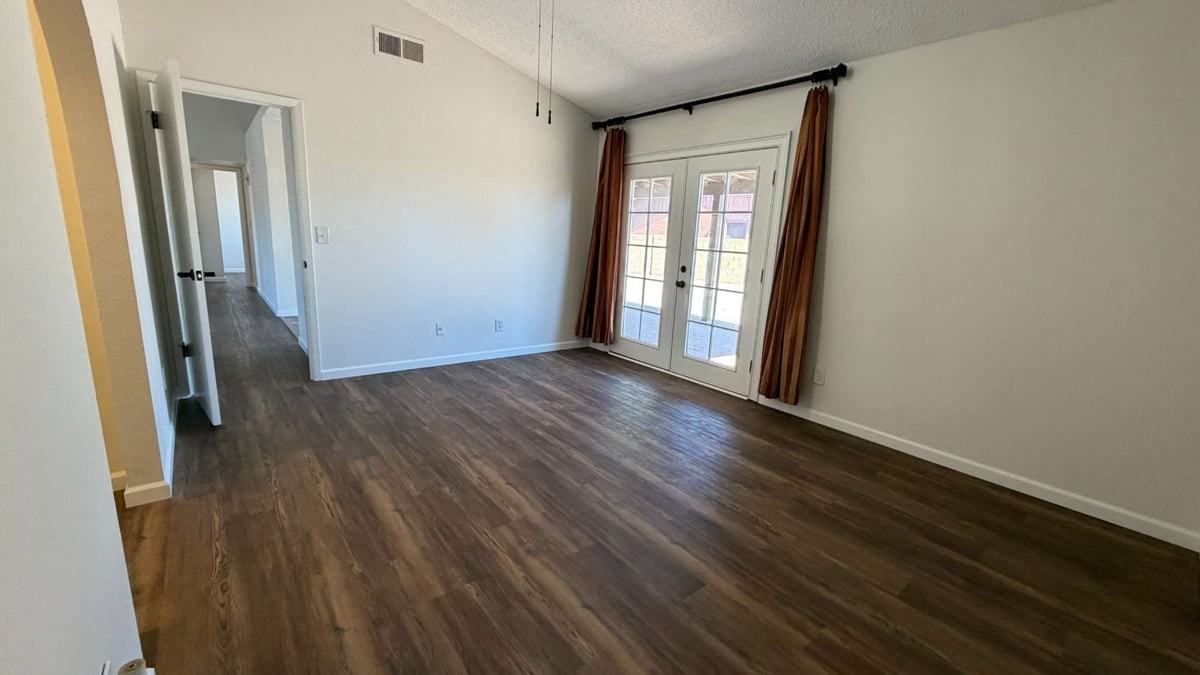 617 S Windsor - Photo 4 of 42