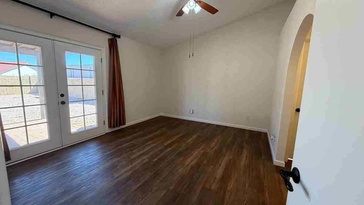 617 S Windsor - Photo 6 of 42