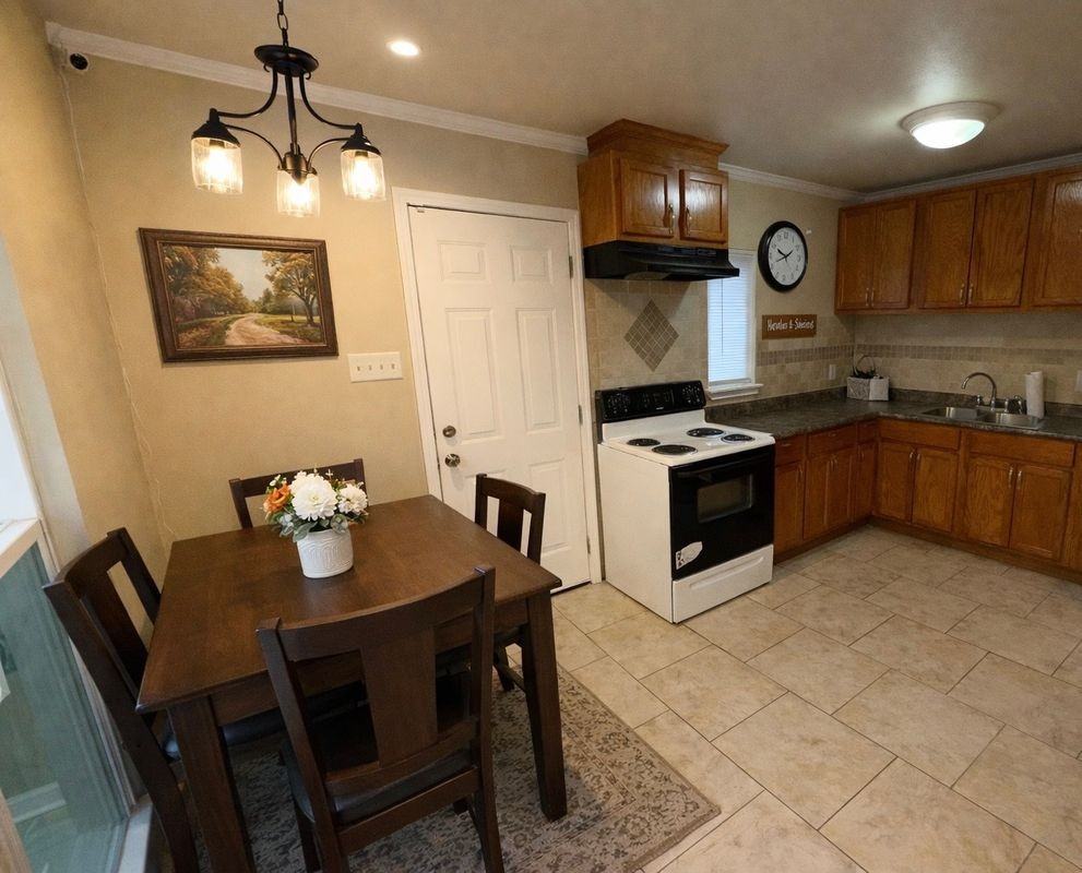 12246 Palmyra Dr - Photo 3 of 9