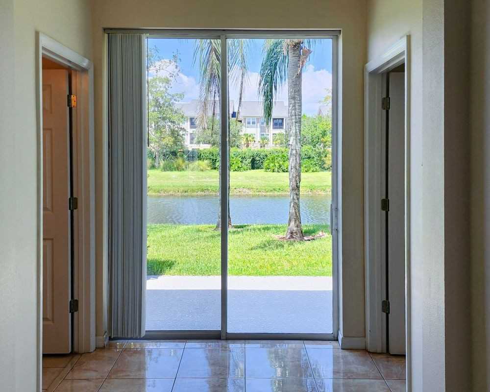 10033 Moorshire Cir - Photo 3 of 11