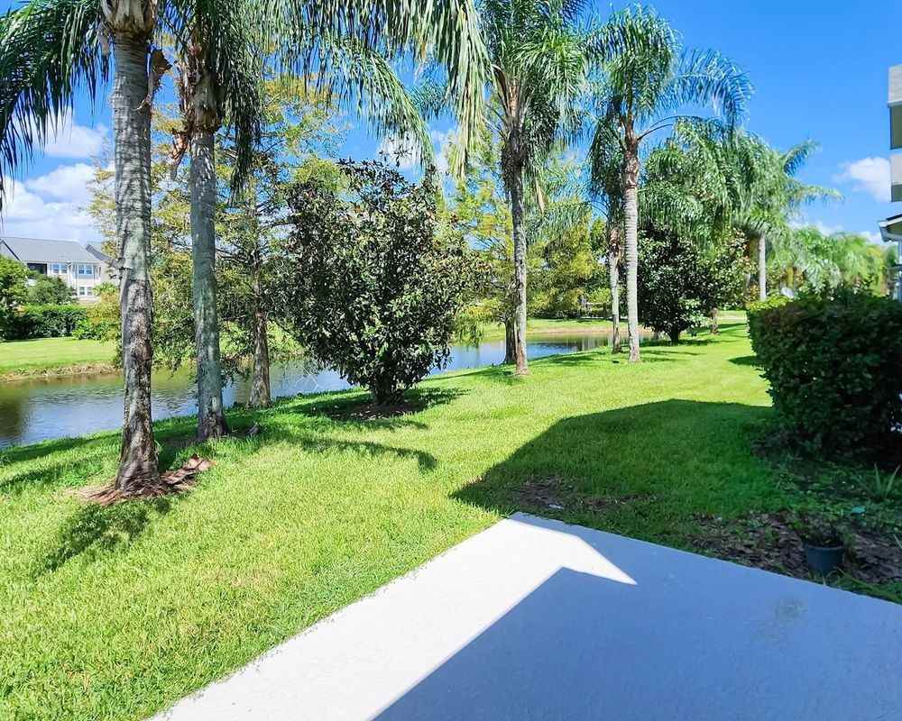 10033 Moorshire Cir - Photo 4 of 11