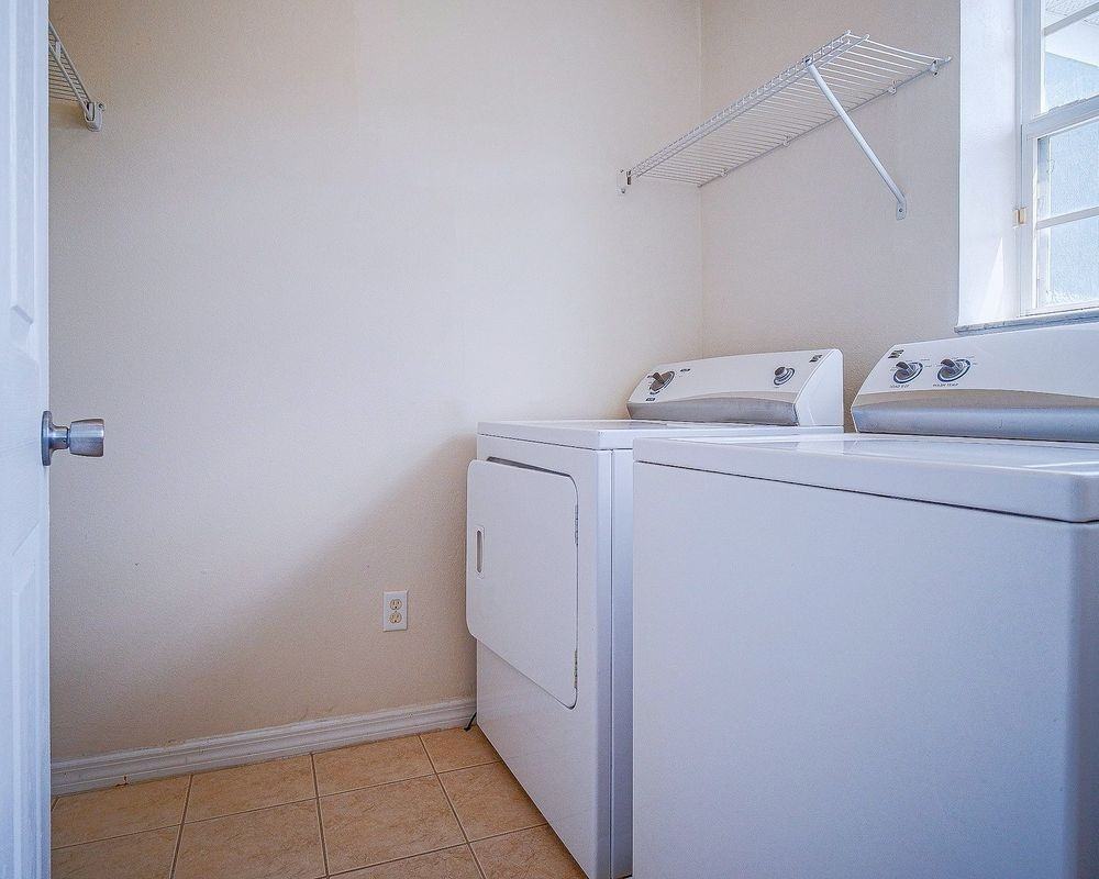 10033 Moorshire Cir - Photo 7 of 11