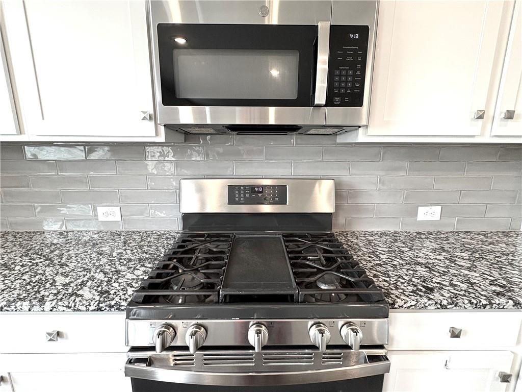 6085 Bay Point Cv - Photo 7 of 31