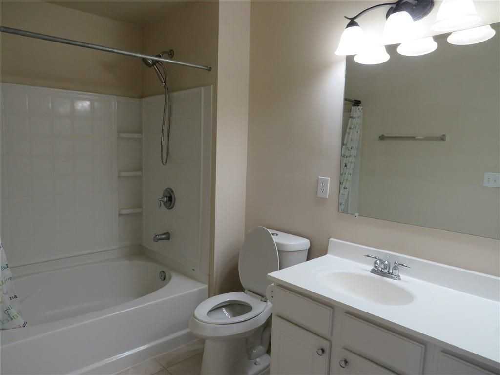 2240 Landing Ridge Dr - Photo 5 of 11