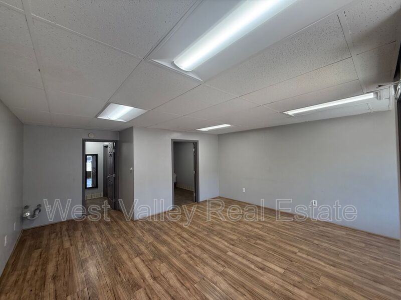 518 Center St - Photo 2 of 9