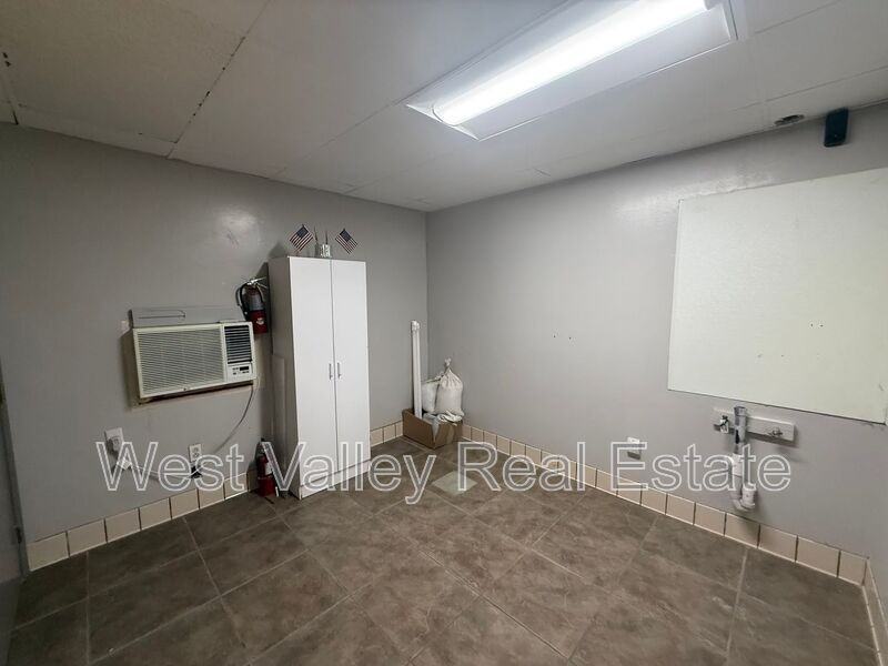 518 Center St - Photo 7 of 9