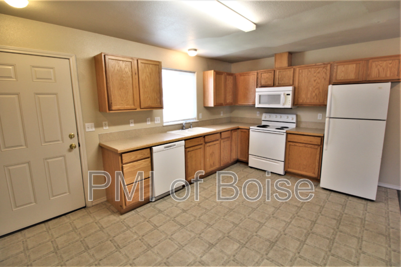 1031 E Iowa Ave #4 - Photo 4 of 15