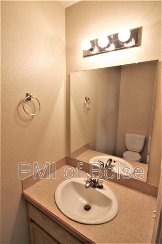 1031 E Iowa Ave #4 - Photo 5 of 15