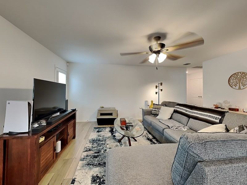 5603 Elwood Dr - Photo 4 of 15