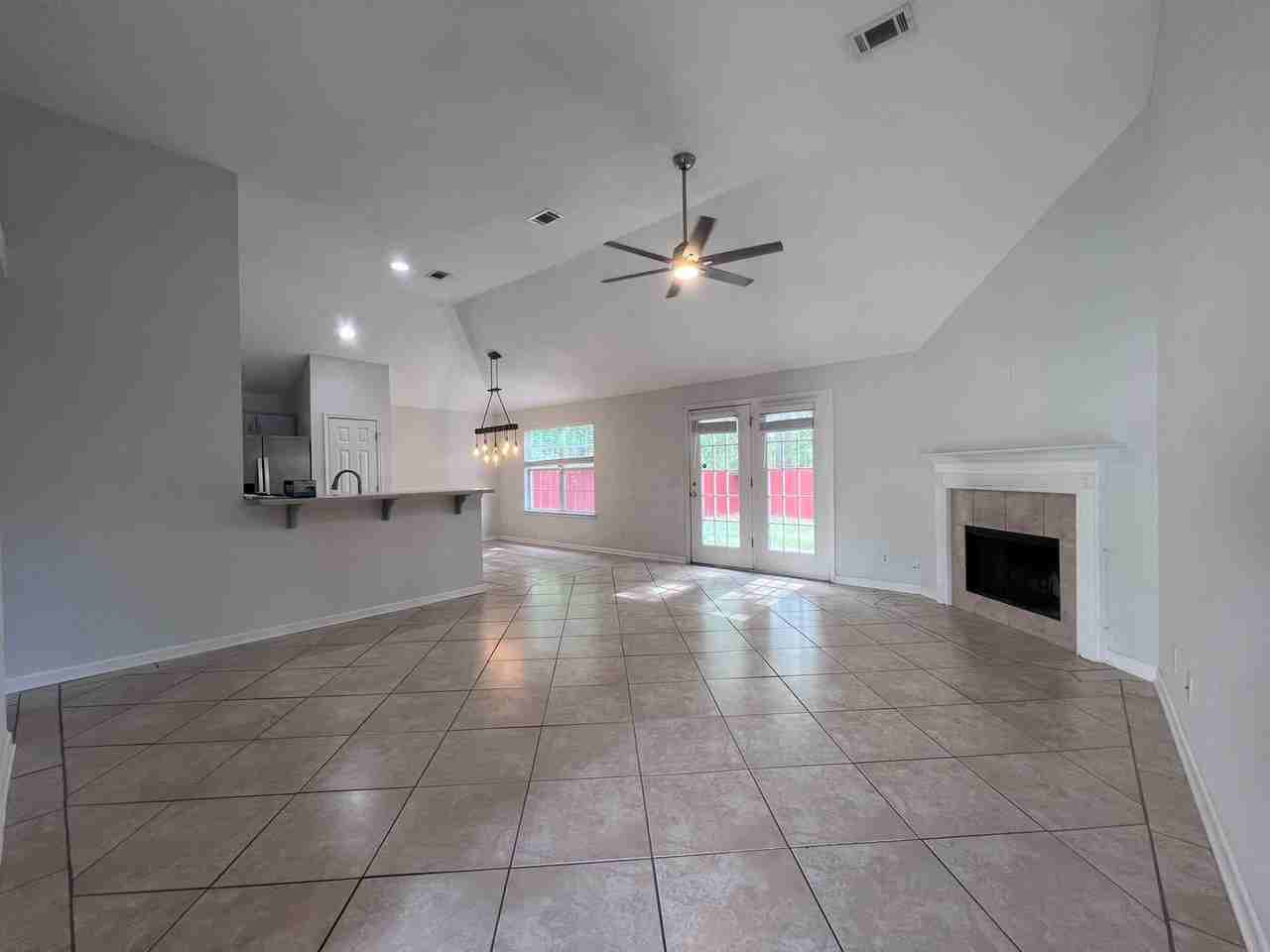 68 Carlisle Ln - Photo 3 of 22