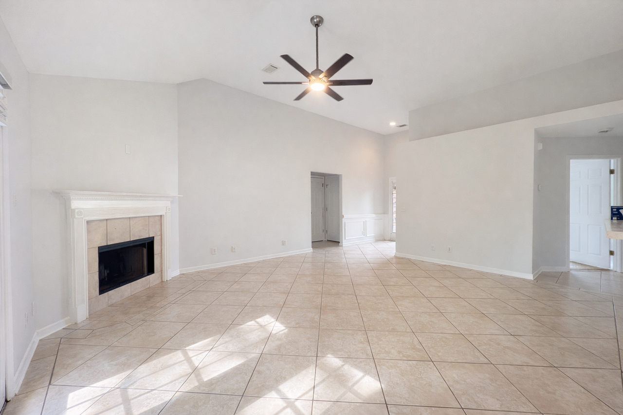 68 Carlisle Ln - Photo 4 of 22