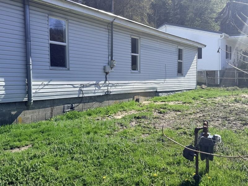 172 Sullivan Rd - Photo 3 of 20