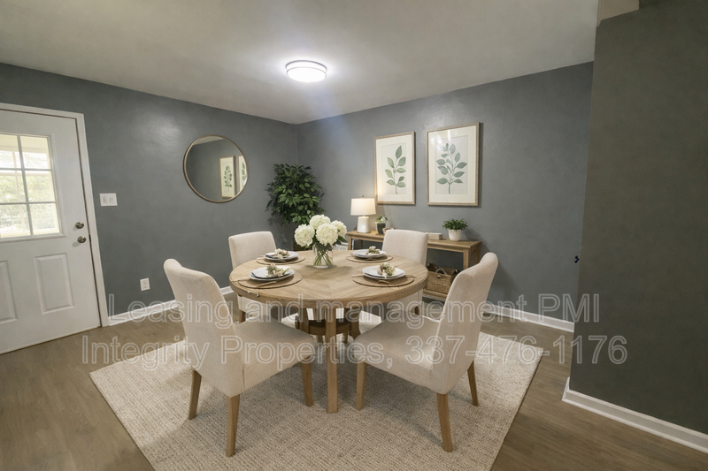 2339 Robley Dr - Photo 3 of 11