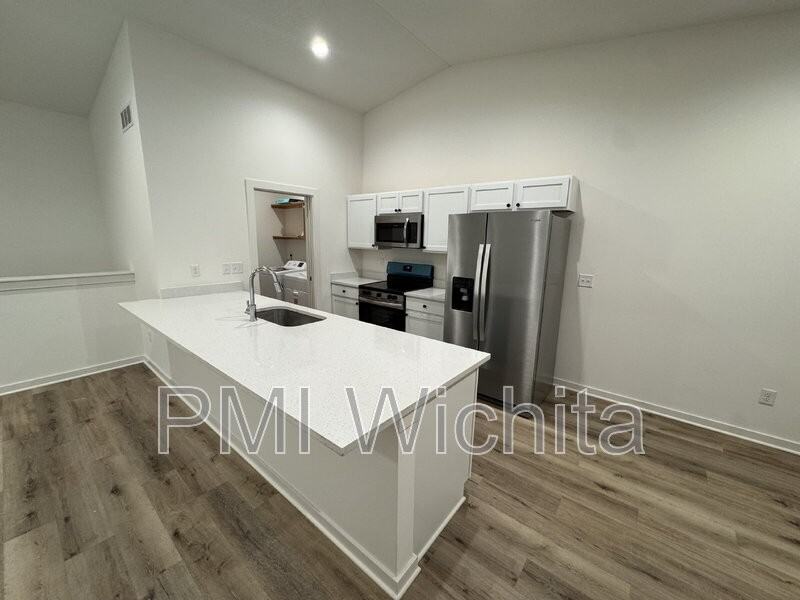 5375 Pinecrest Ct N - Photo 3 of 20