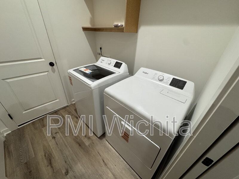 5375 Pinecrest Ct N - Photo 5 of 20