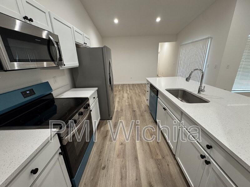 5375 Pinecrest Ct N - Photo 6 of 20