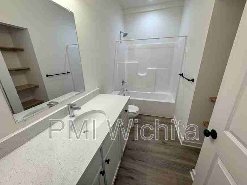 5375 Pinecrest Ct N - Photo 7 of 20