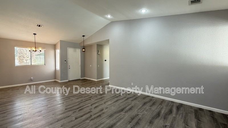 9591 Capiland Rd - Photo 3 of 31