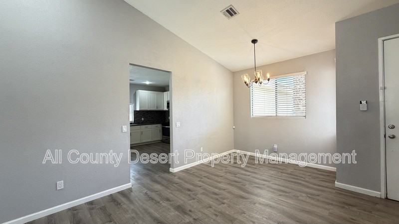 9591 Capiland Rd - Photo 5 of 31