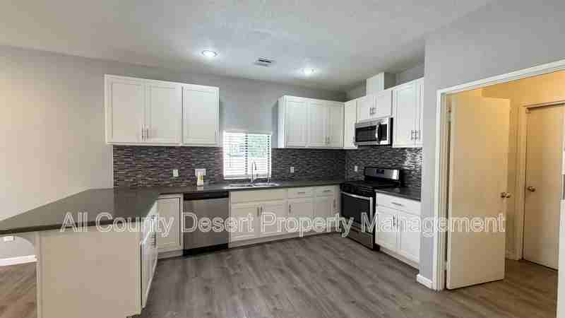 9591 Capiland Rd - Photo 7 of 31