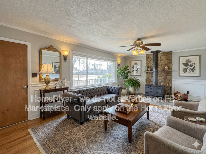 1103 Eastmont Dr - Photo 3 of 27