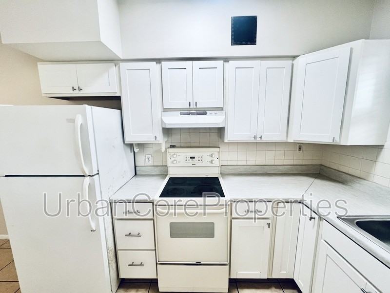 115 7th Ave N #9 - Photo 5 of 9