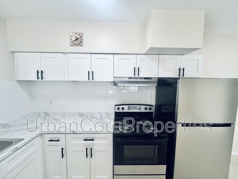 115 7th Ave N #10 - Photo 3 of 7