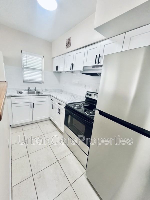 115 7th Ave N #10 - Photo 4 of 7