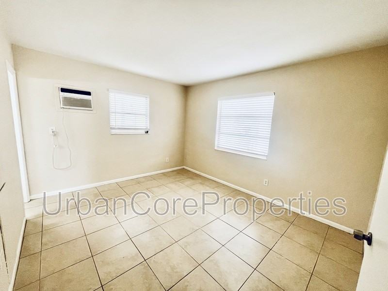 115 7th Ave N #10 - Photo 5 of 7