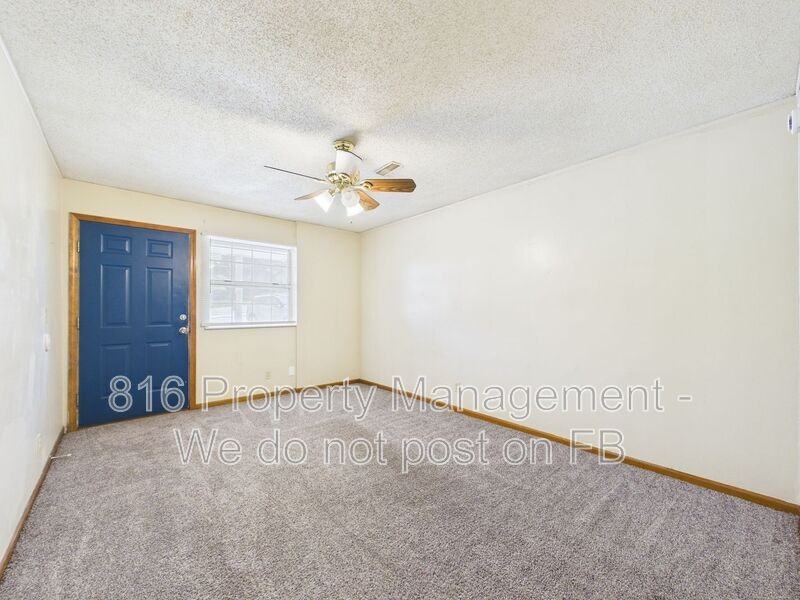 402 S Commercial Ave #B - Photo 3 of 19