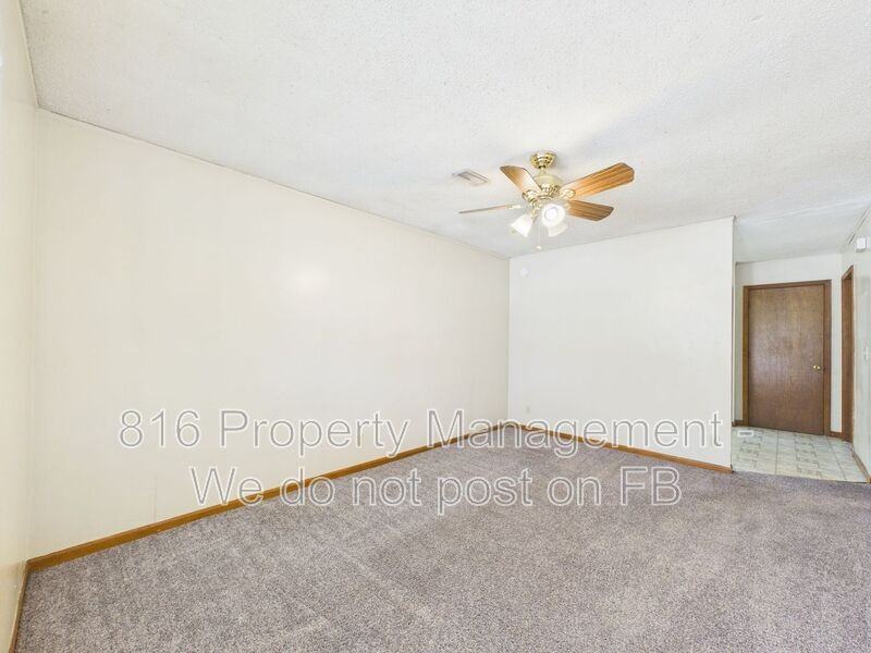 402 S Commercial Ave #B - Photo 4 of 19