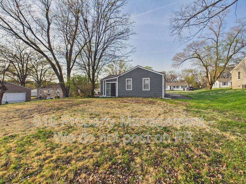 11307 E 77th Ter - Photo 3 of 30